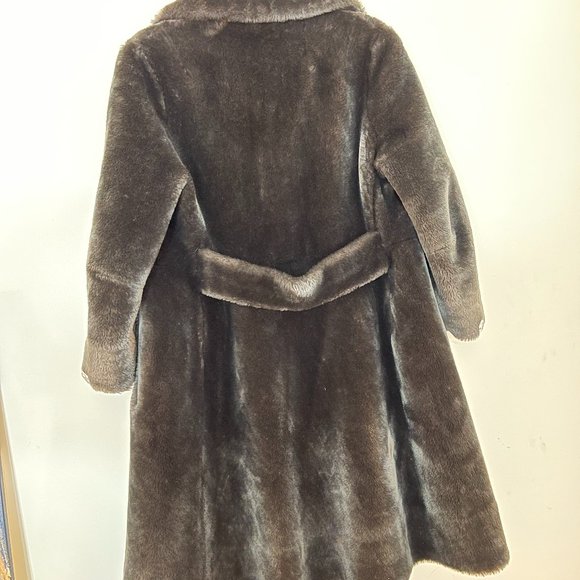 Borgana by Russel Taylor Brown Fur Coat - Picture 5 of 5